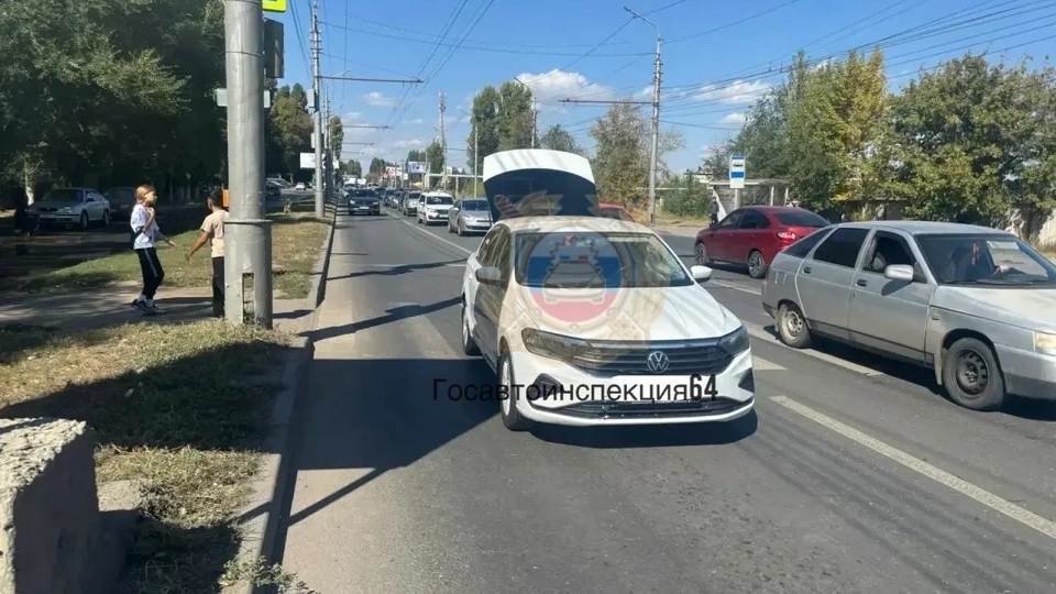 В Ленинском районе Саратова автомобиль сбил женщину