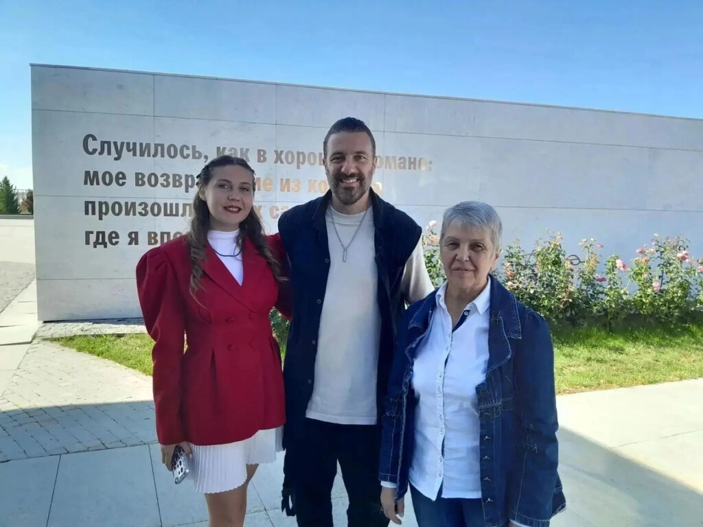 Съёмочная группа НТВ посетила Парк покорителей космоса в Саратовской области Съёмочная группа НТВ посетила Парк покорителей космоса в Саратовской области