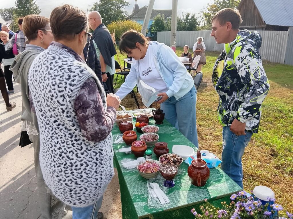 В Шумейке под Энгельсом прошел праздник села: коровы устроили «забастовку» В Шумейке под Энгельсом прошел праздник села: коровы устроили «забастовку»