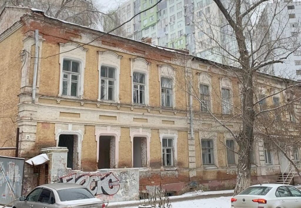 Комплекс исторических зданий на улице Рабочей в Саратове выставили на торги за 1 рубль Комплекс исторических зданий на улице Рабочей в Саратове выставили на торги за 1 рубль