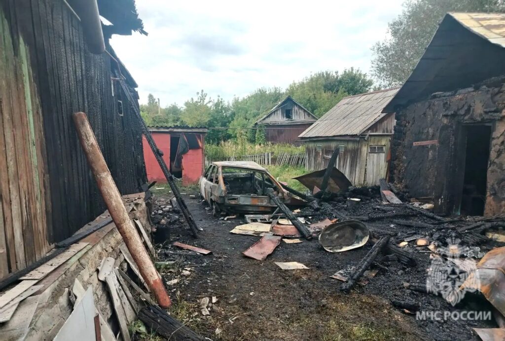 Парень получил ожоги на пожаре в Саратовской области