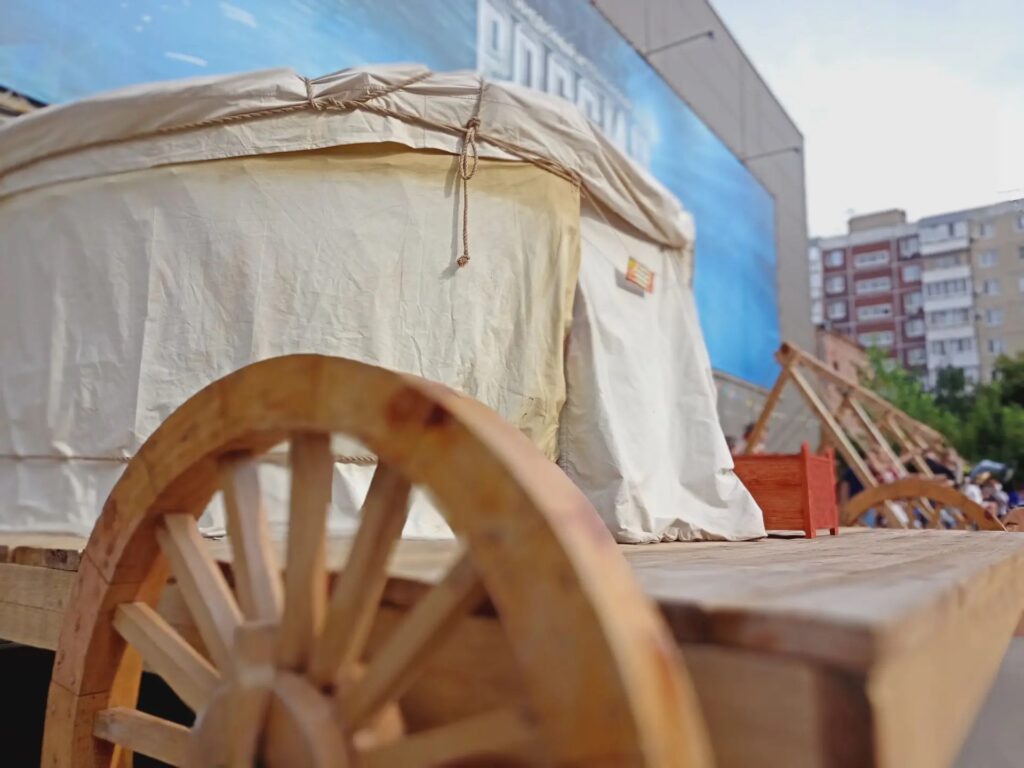От гаданий до пыток: что скрывают шатры фестиваля «Укек» в Саратове