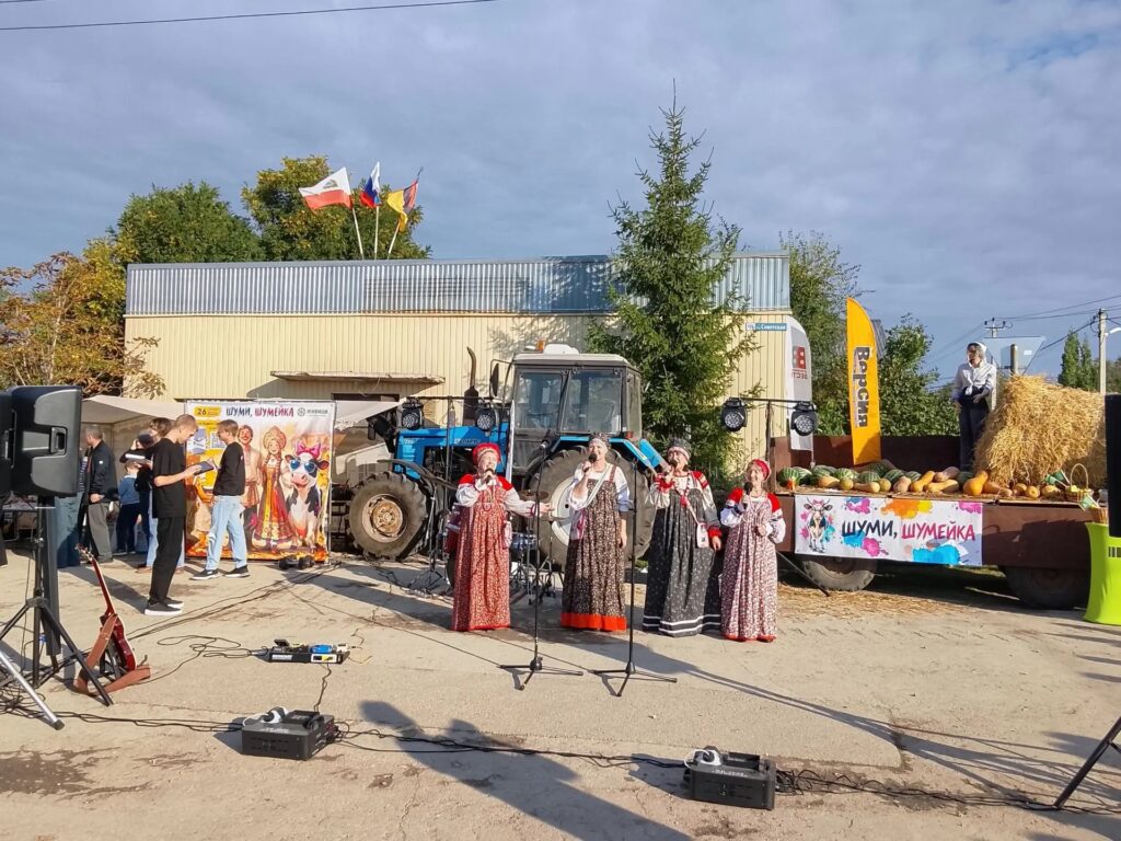 В Шумейке под Энгельсом прошел праздник села: коровы устроили «забастовку» В Шумейке под Энгельсом прошел праздник села: коровы устроили «забастовку»