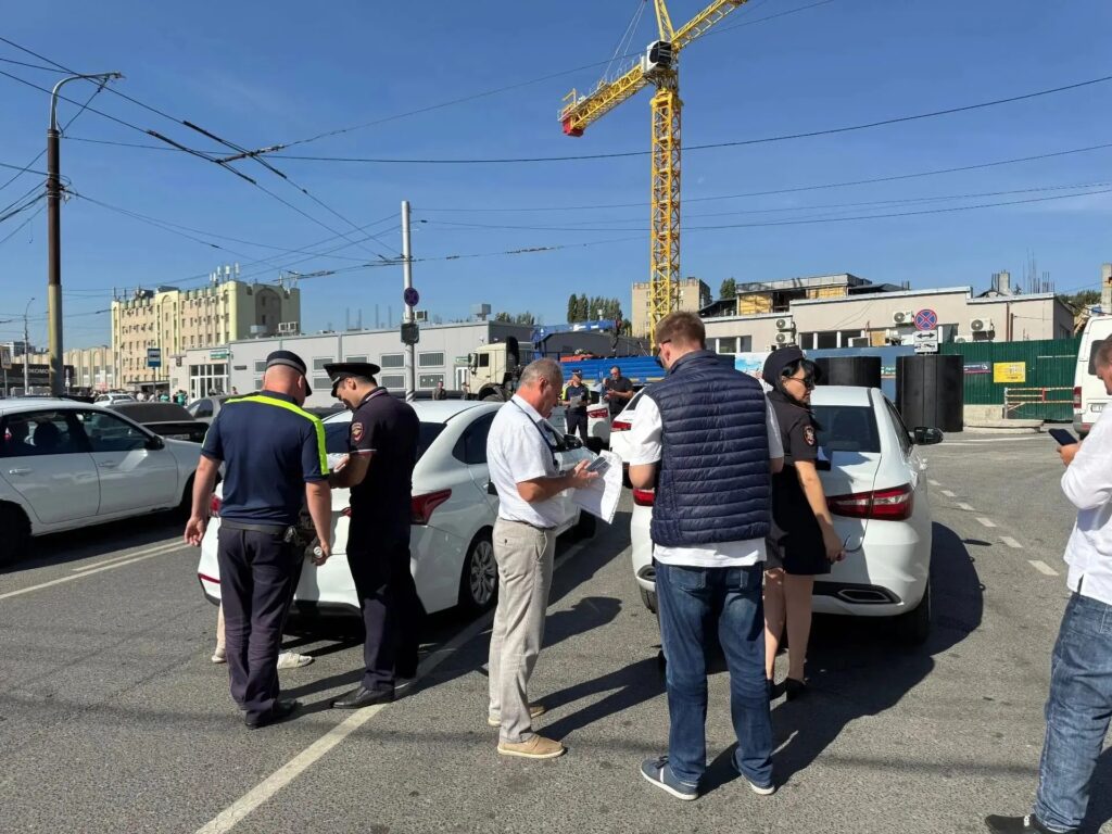 Ехал без «шашечек» и документов: в Саратовской области поймали нелегальных таксистов