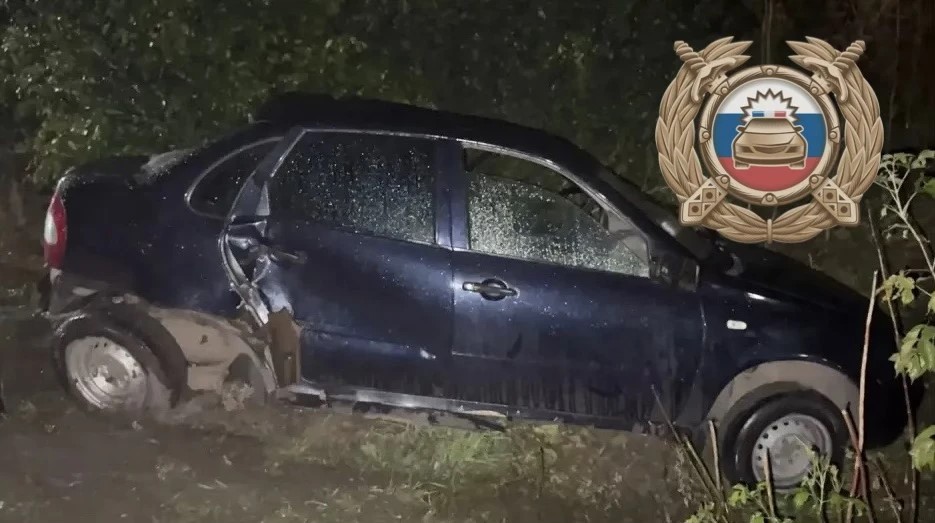 «Калина» въехала в столб в Саратовской области: погибла пассажирка