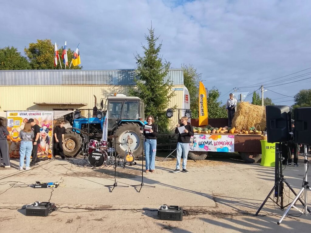 В Шумейке под Энгельсом прошел праздник села: коровы устроили «забастовку» В Шумейке под Энгельсом прошел праздник села: коровы устроили «забастовку»