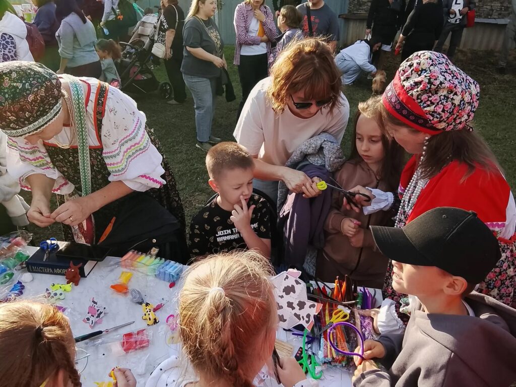 В Шумейке под Энгельсом прошел праздник села: коровы устроили «забастовку» В Шумейке под Энгельсом прошел праздник села: коровы устроили «забастовку»