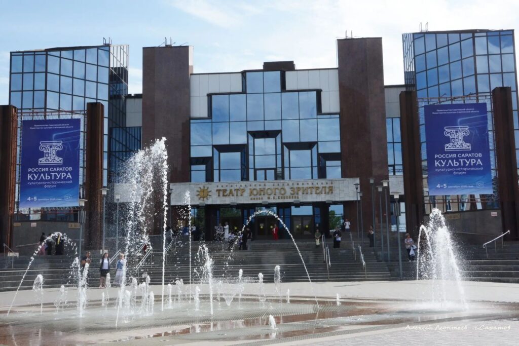 Евгений Миронов обратился к участникам культурного форума в Саратове