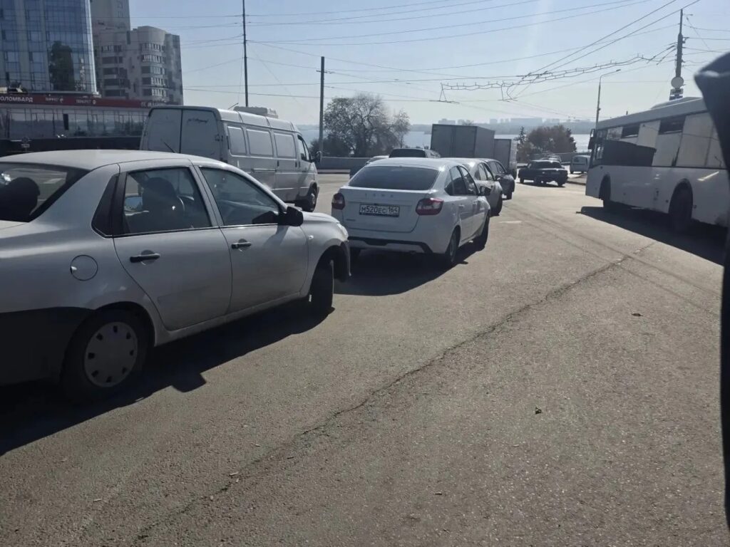Таксисты без «шашечек» и документов: кого поймали во время рейда в Саратове Таксисты без «шашечек» и документов: кого поймали во время рейда в Саратове
