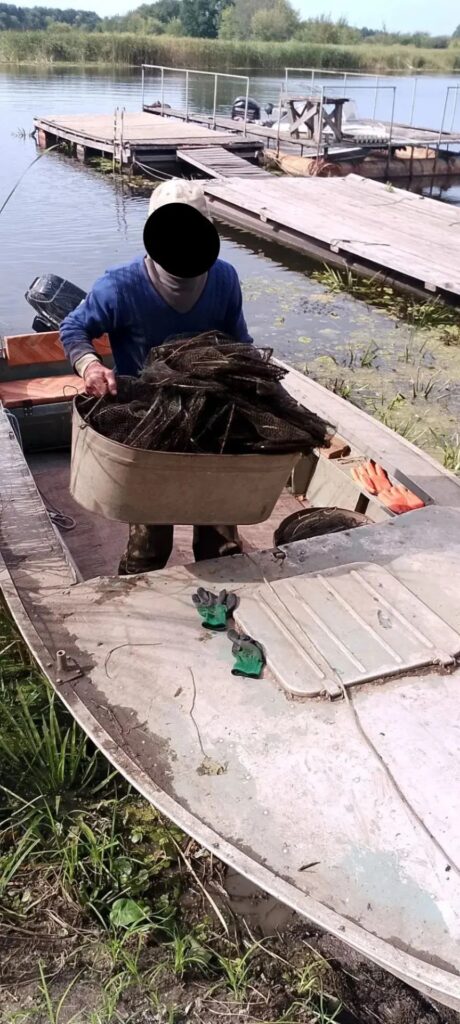 На Саратовском водохранилище задержали браконьера с сотней раков На Саратовском водохранилище задержали браконьера с сотней раков