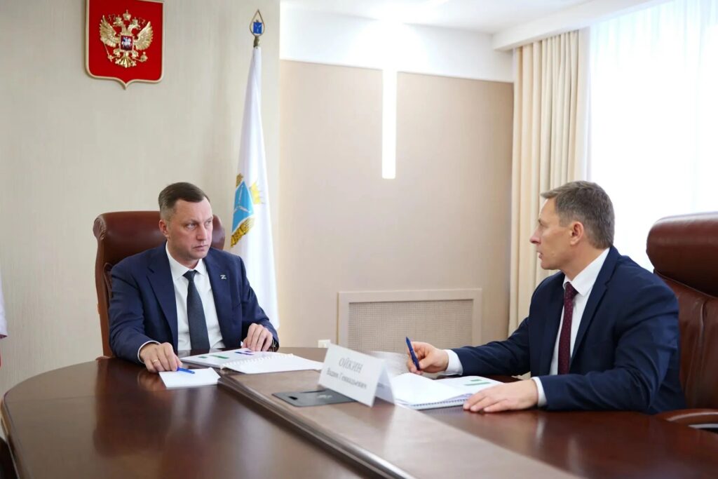 К зиме готовы: в Саратовской области меняют опоры ЛЭП и повышают зарплаты линейным специалистам