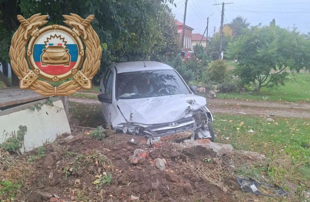 В Хвалынске «Гранта» влетела в «Калину»: пострадала женщина