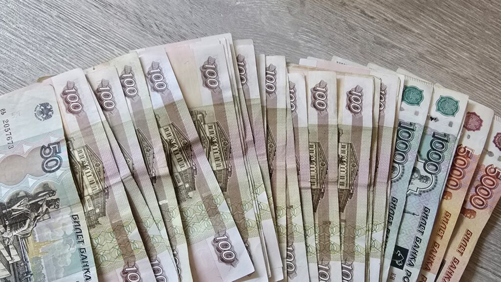 В России выявили девять отраслей со средней зарплатой более 500 тысяч рублей В России выявили девять отраслей со средней зарплатой более 500 тысяч рублей