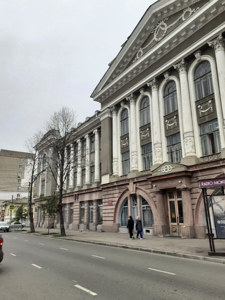 В Саратове осенью зацвели каштаны В Саратове осенью зацвели каштаны