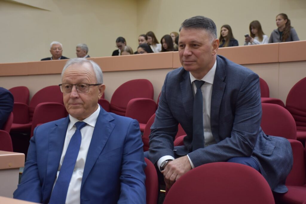Сергей Гладков сложил полномочия депутата Саратовской областной думы Сергей Гладков сложил полномочия депутата Саратовской областной думы