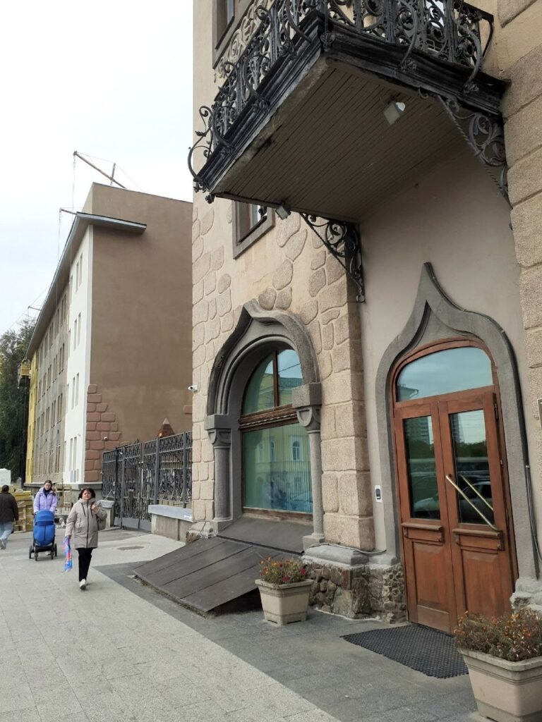 В Саратове продолжаются работы по утеплению зданий консерватории