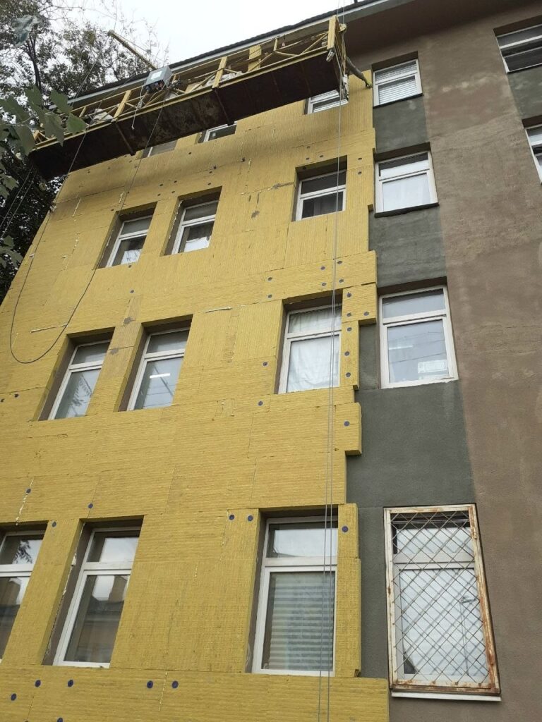 В Саратове продолжаются работы по утеплению зданий консерватории