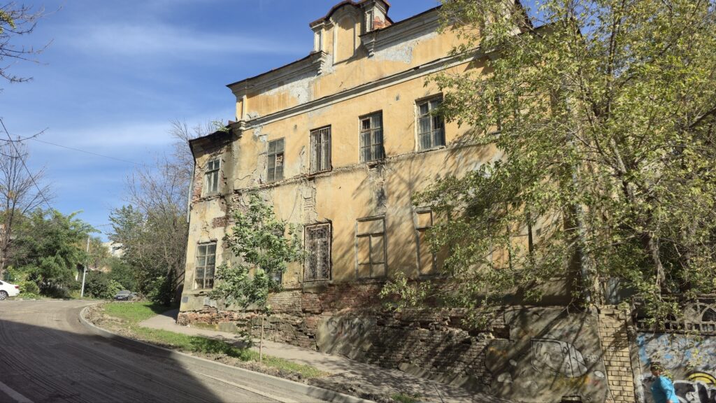 В Саратове продают исторический Мариинский детский приют за 8 млн рублей В Саратове продают исторический Мариинский детский приют за 8 млн рублей