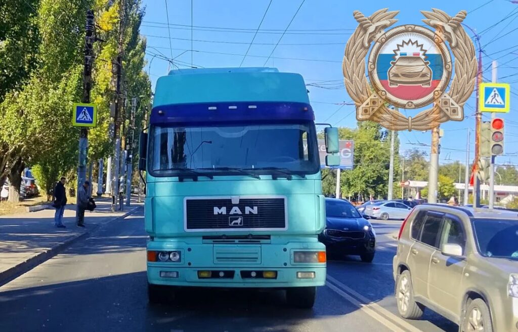 В Саратове грузовик сбил 16-летнего юношу